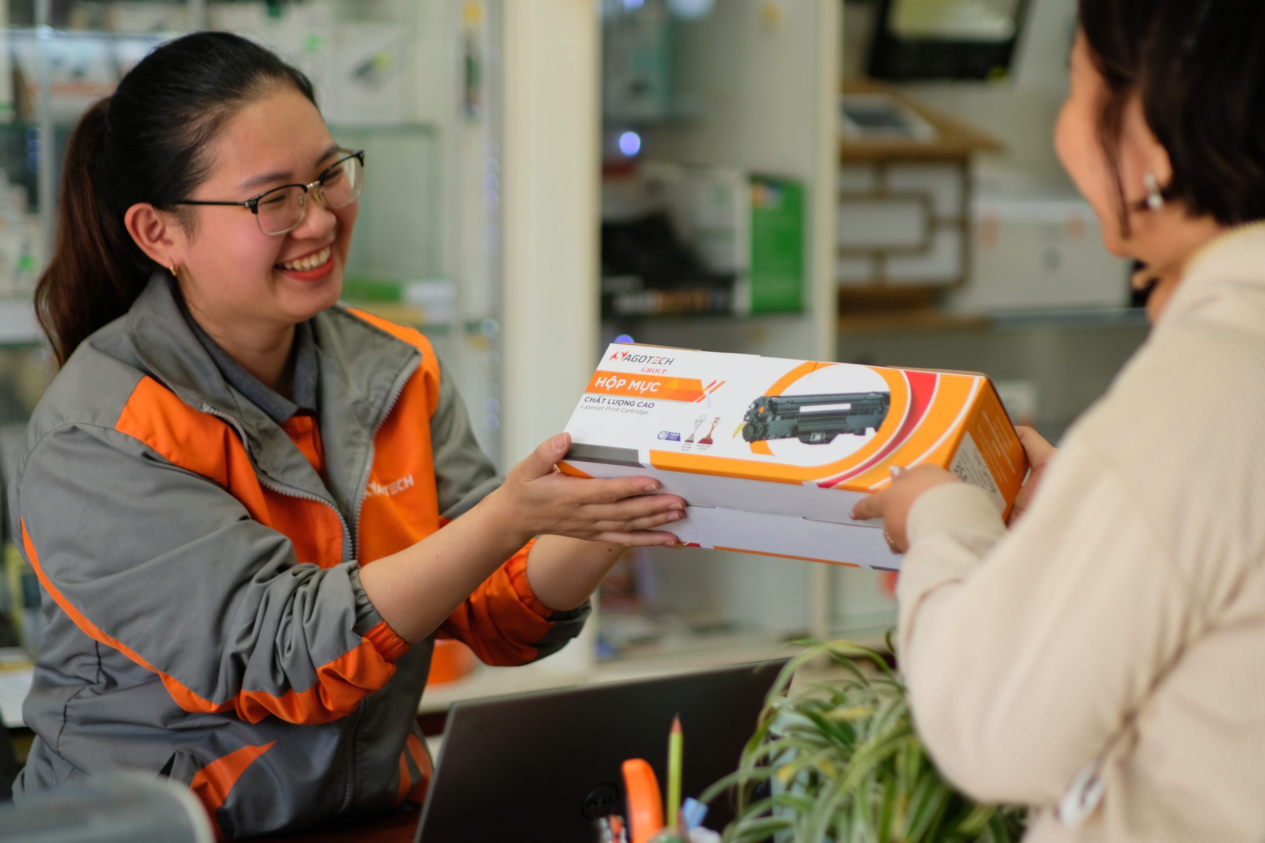 Tại Sao Nên Đổi Hộp Mực Thay Vì Bơm?