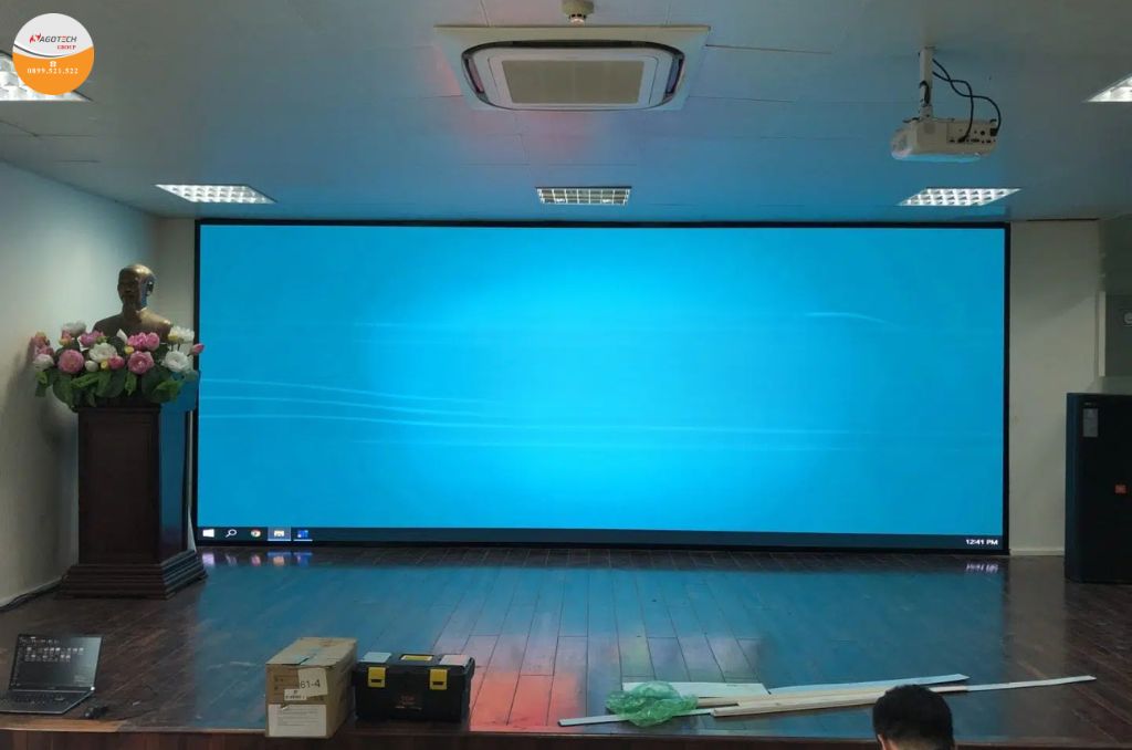 giá màn hình LED hội trường hay quảng cáo ngoài trời 