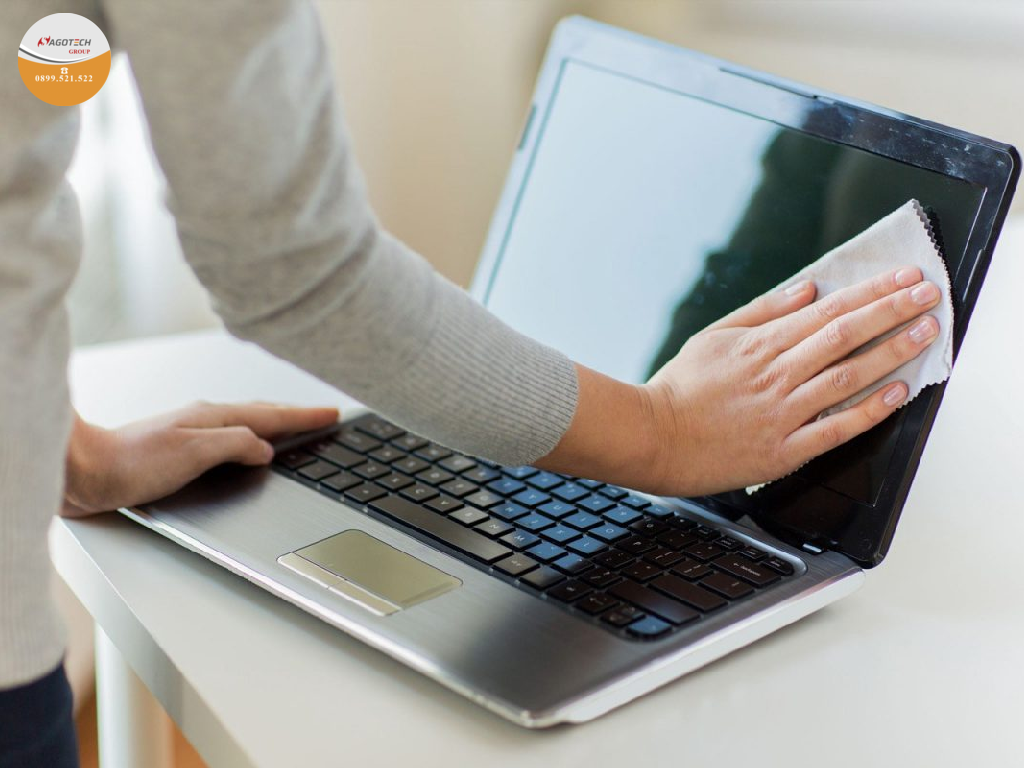 Làm sạch bụi bên ngoài